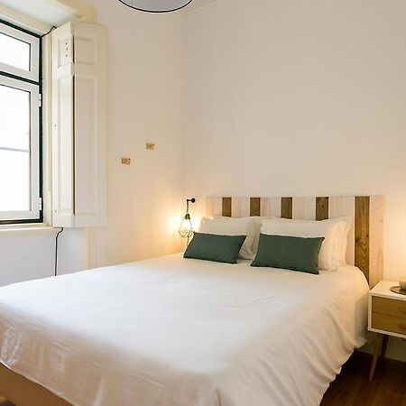 Lovelystay - Cozy 3Bdr Apartment In Estrela Lisabona Exterior foto