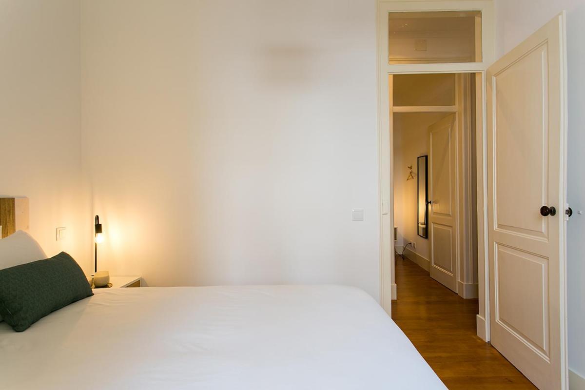 Lovelystay - Cozy 3Bdr Apartment In Estrela Lisabona Exterior foto