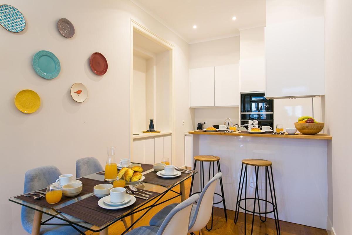 Lovelystay - Cozy 3Bdr Apartment In Estrela Lisabona Exterior foto