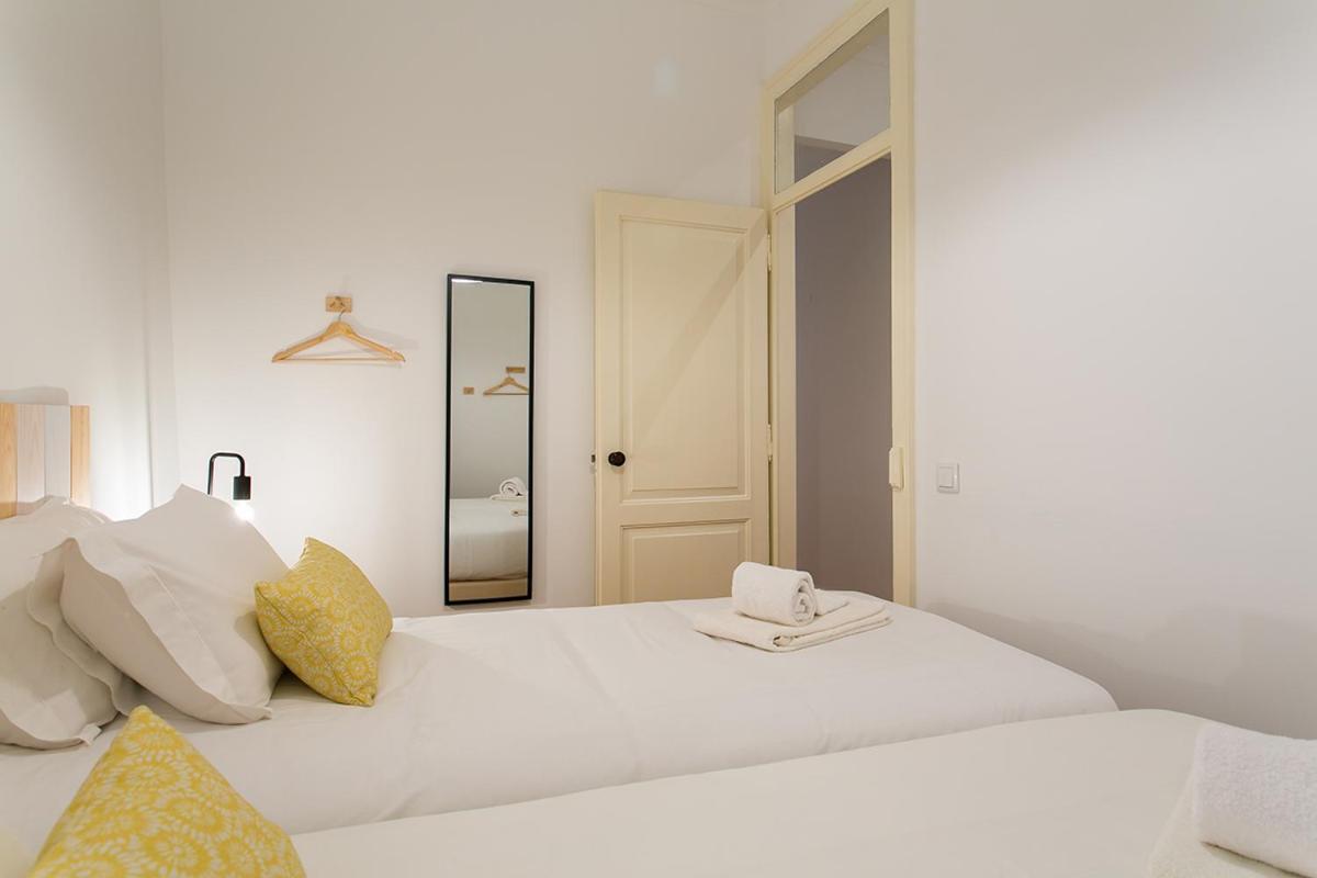 Lovelystay - Cozy 3Bdr Apartment In Estrela Lisabona Exterior foto