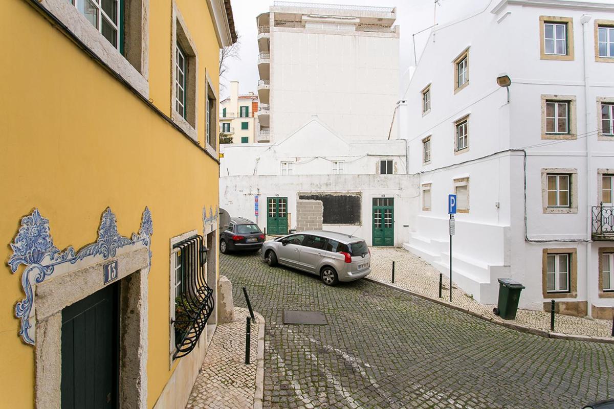 Lovelystay - Cozy 3Bdr Apartment In Estrela Lisabona Exterior foto