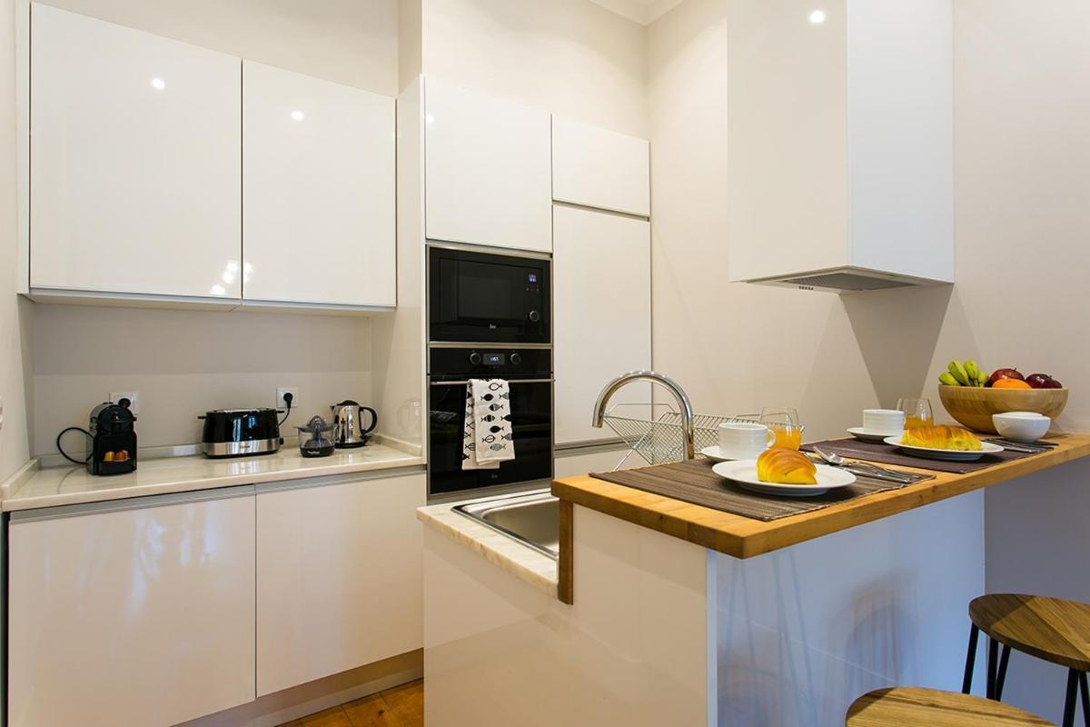 Lovelystay - Cozy 3Bdr Apartment In Estrela Lisabona Exterior foto