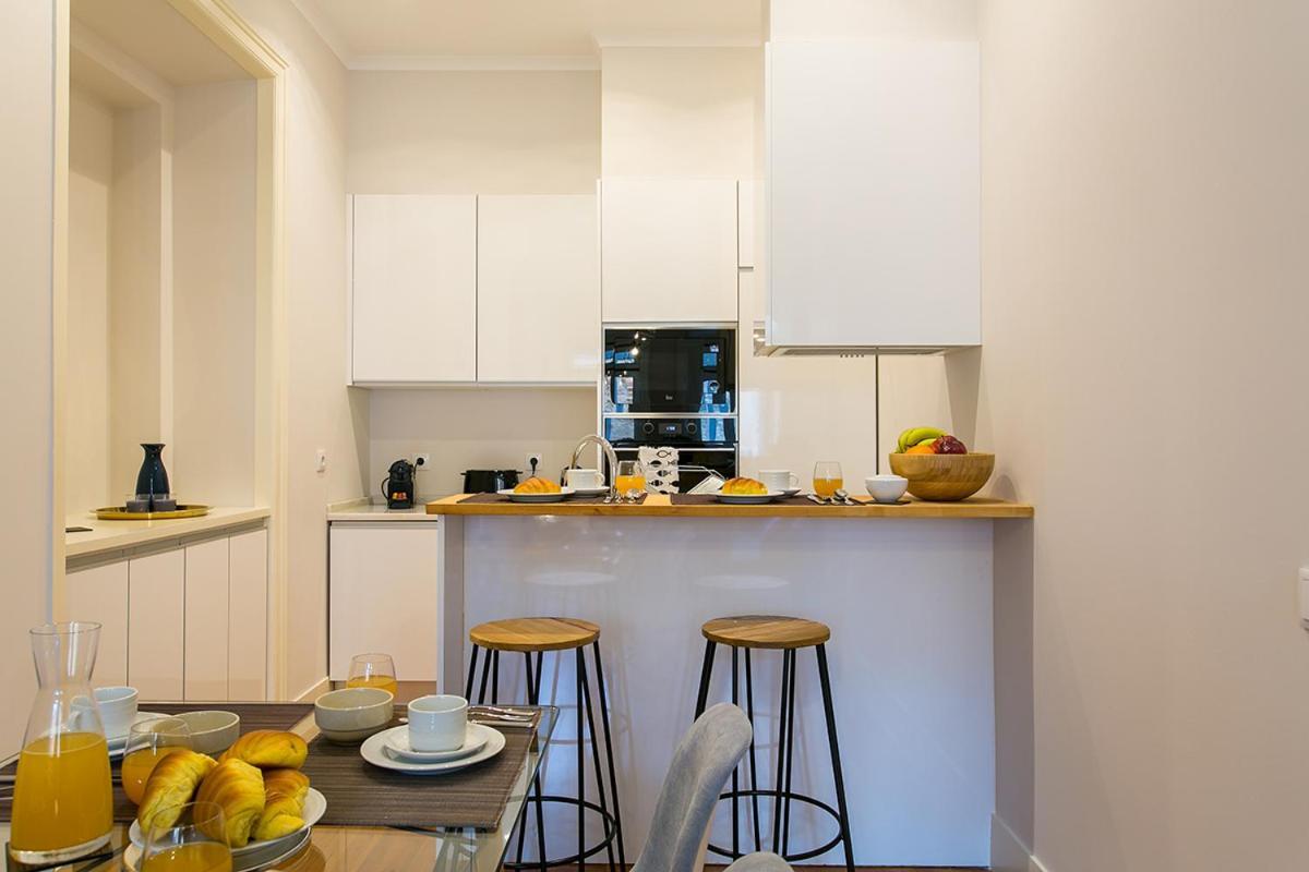 Lovelystay - Cozy 3Bdr Apartment In Estrela Lisabona Exterior foto